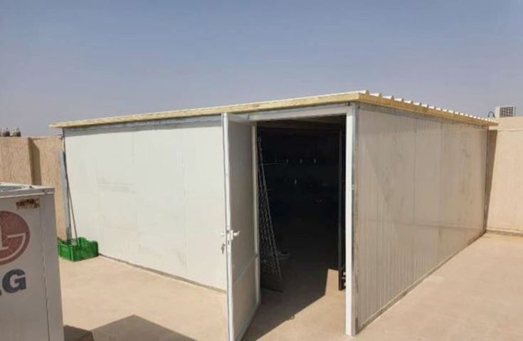 مزايا واستخدامات الساندويش بنل (الفولاذ، الألوزنك، الستانلس ستيل، والألمنيوم